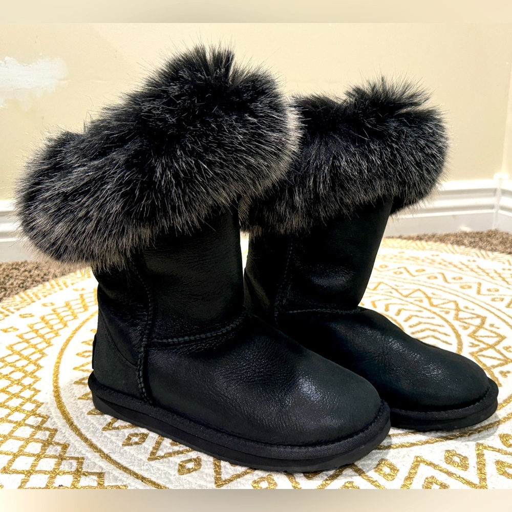 “Foxy Short” Australian Luxe Boots. Authenticity hologram attached. US size 7